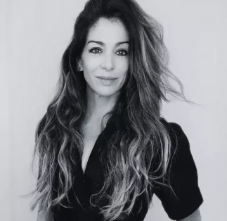 Licenciada en Odontología por la Universidad de Sevilla. Especializada en estética dental.
Experta en Forense dental y legal.